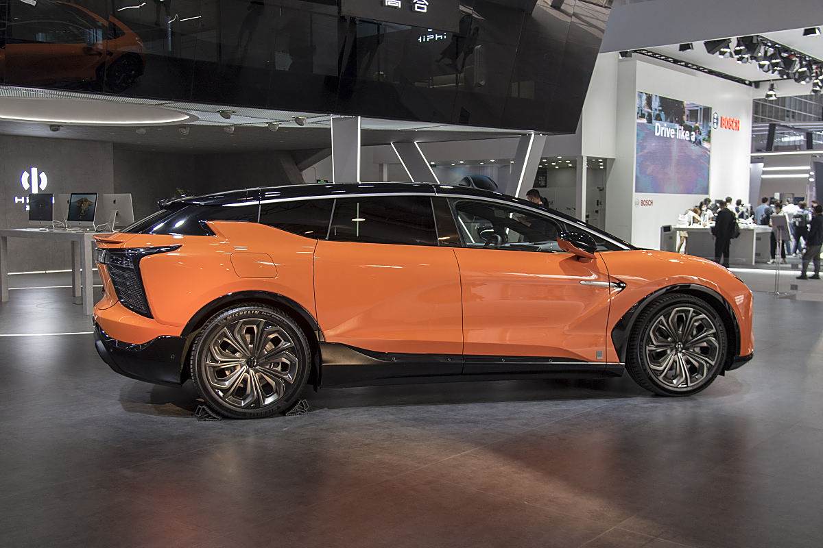 爱游戏体育-包含巴勒莫老板解释球队低迷原因，备战困境的词条