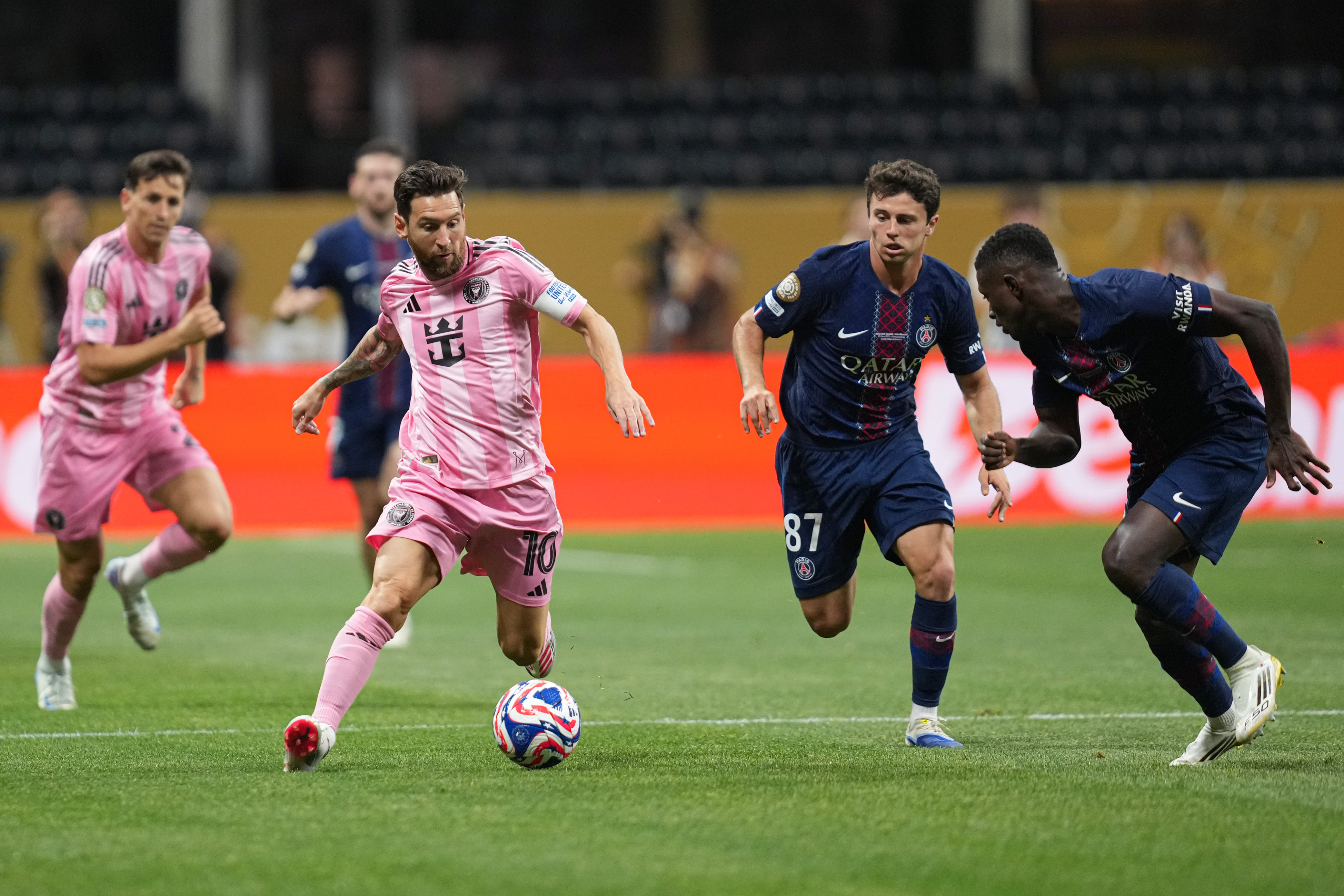 爱游戏下载-关于巴黎圣日耳曼在比赛中表现出色，成功晋级的信息