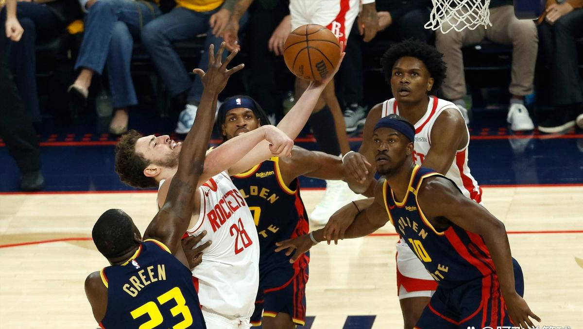 激战胜利关键时刻,球员展现最佳状态的简单介绍 激战胜利关键时刻,球员展现最佳状态的简单介绍