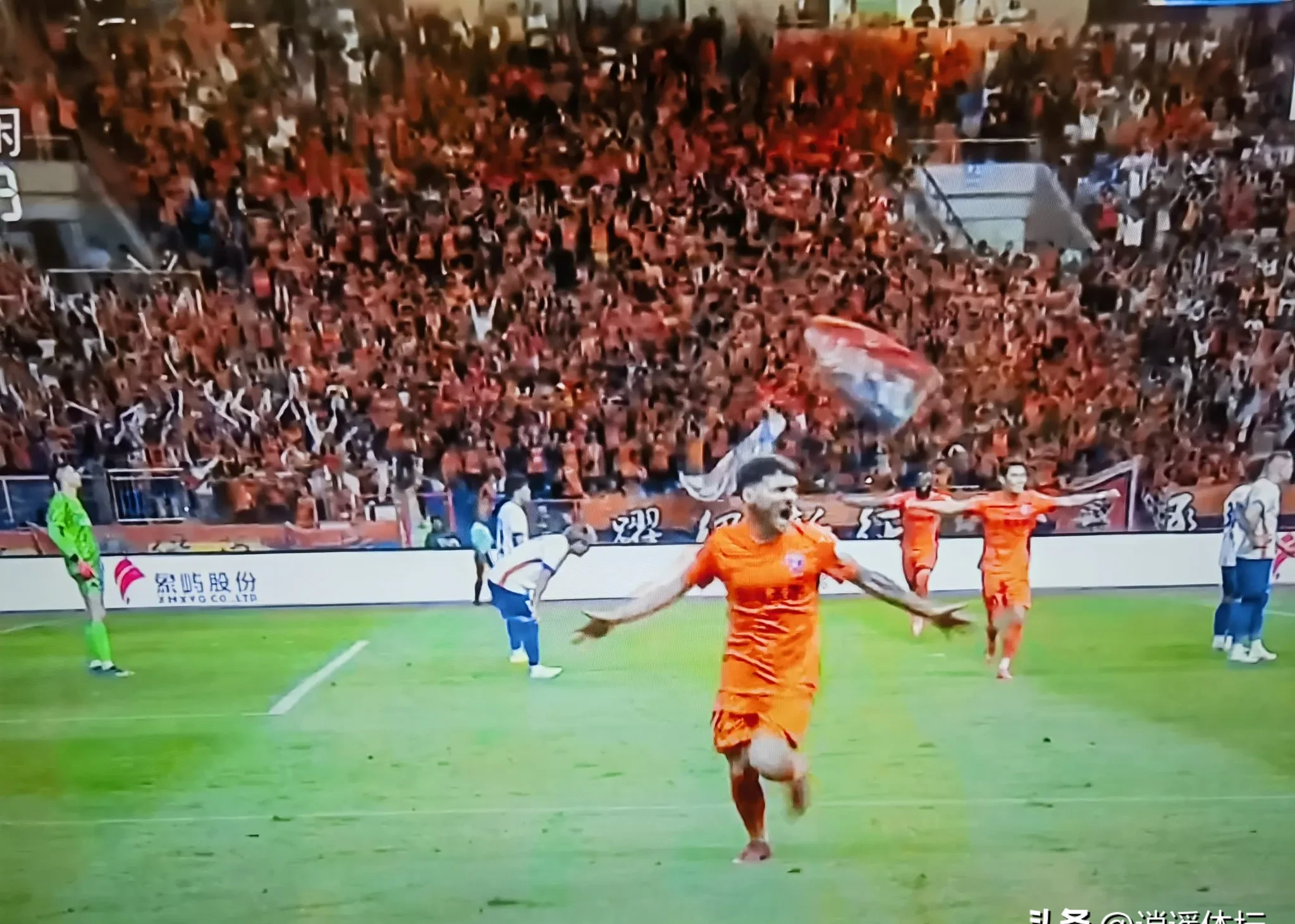 AYX体育赛事-包含鲁能后卫关键失误，导致球队遭遇惨败的词条