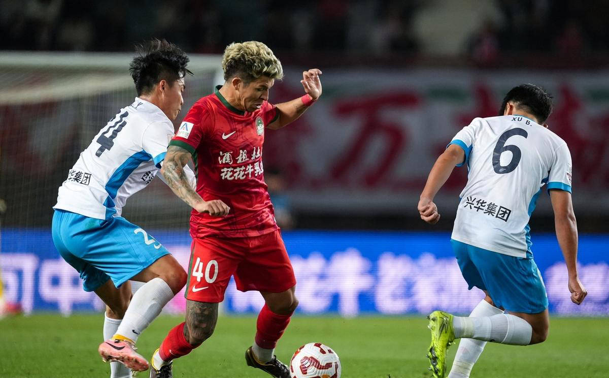 爱游戏体育-劲旅对阵，一场精彩比赛震撼人心的简单介绍