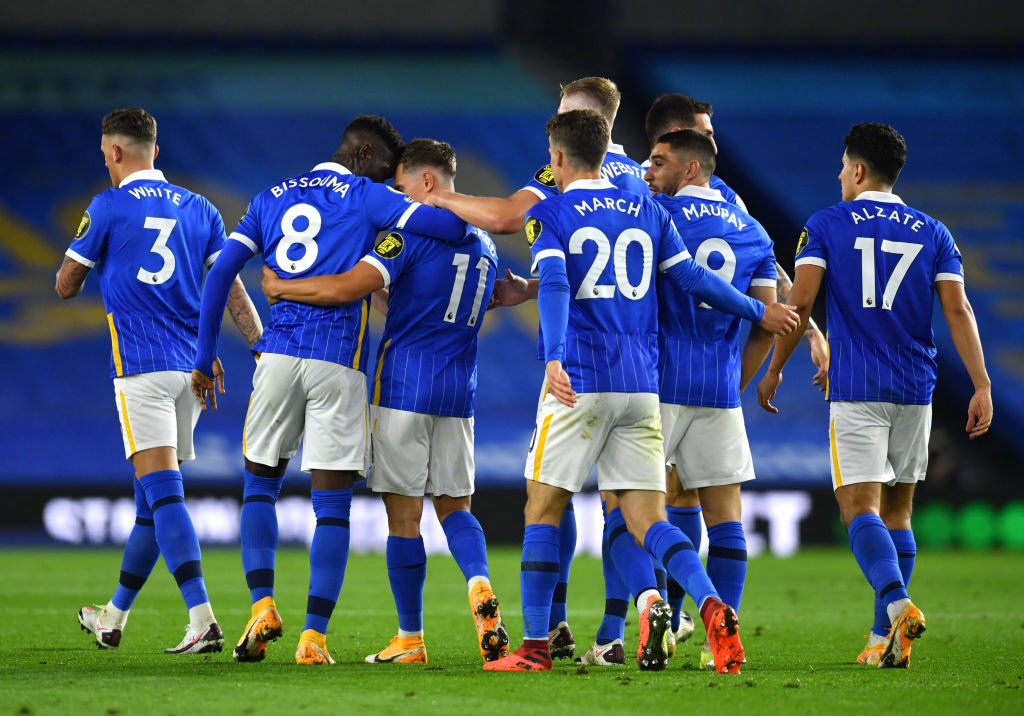 爱游戏官网-狼队客场大捷，球队稳固中游位置