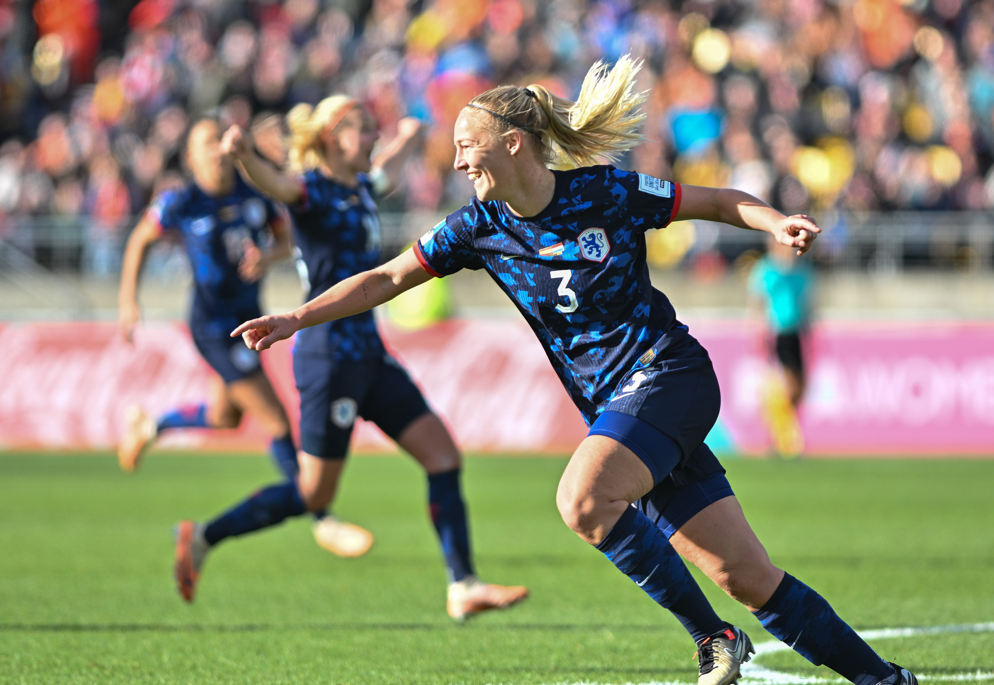 秘鲁女足实现逆转，成功晋级女足最后四强！