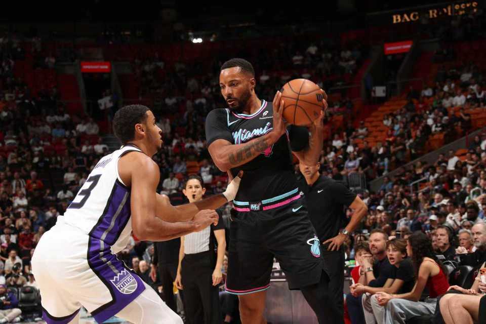 76人力克热火B队，拉文制霸全场的简单介绍