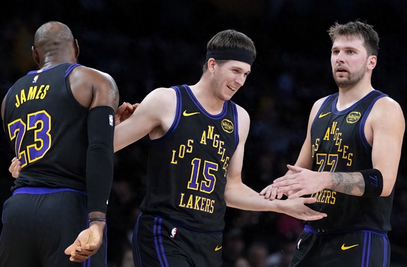 骑士完胜马刺，东契奇关键制胜