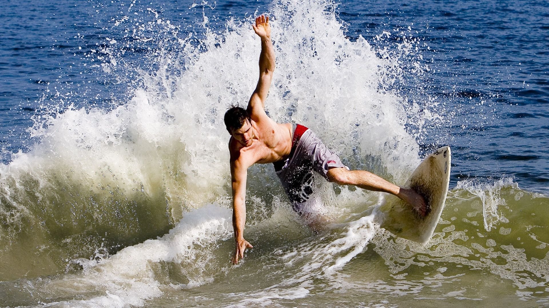 爱游戏体育-楚阿梅尼爆发破僵局，芬兰式战术全面压制巴西桑巴舞步