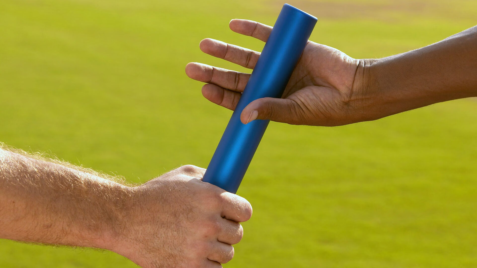 爱游戏APP-绿茵烽火映照篮球魂，当欧冠淘汰赛的战术博弈，照进辽宁强压广东的经典对决