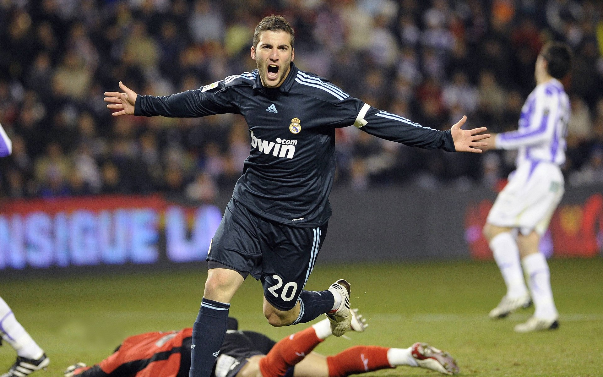 赛道奇迹，红牛绝地翻盘，佩雷兹刷新纪录震撼F1